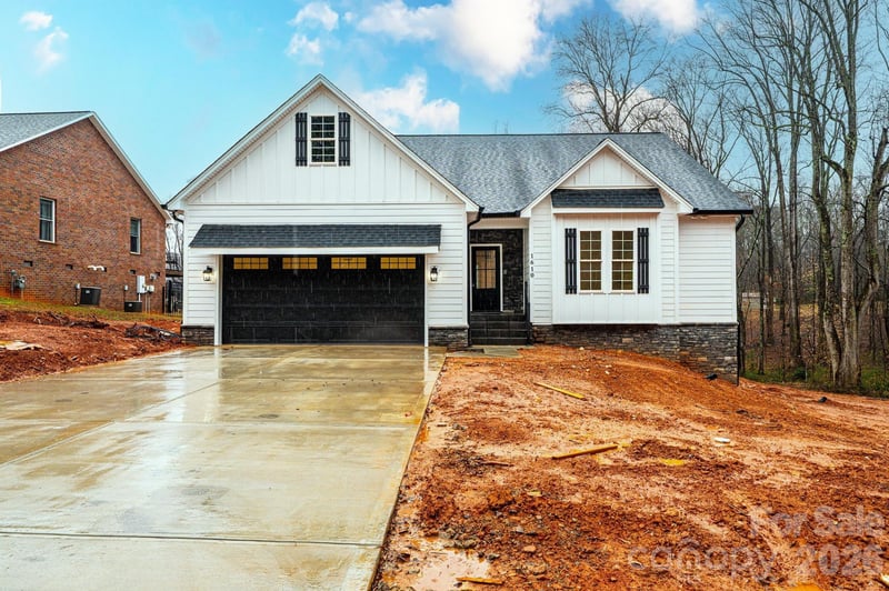 1610 Summerlin Place, Newton, NC - 3 beds, 3.5 baths, 2,528 sqft - $524,900