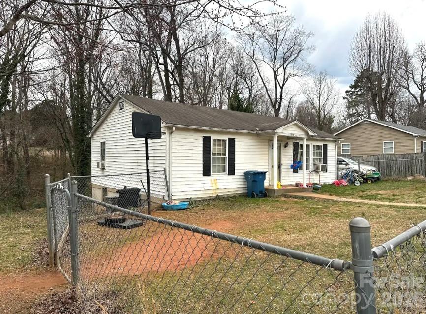 274 31st Street SW, Hickory, NC. property listing photo