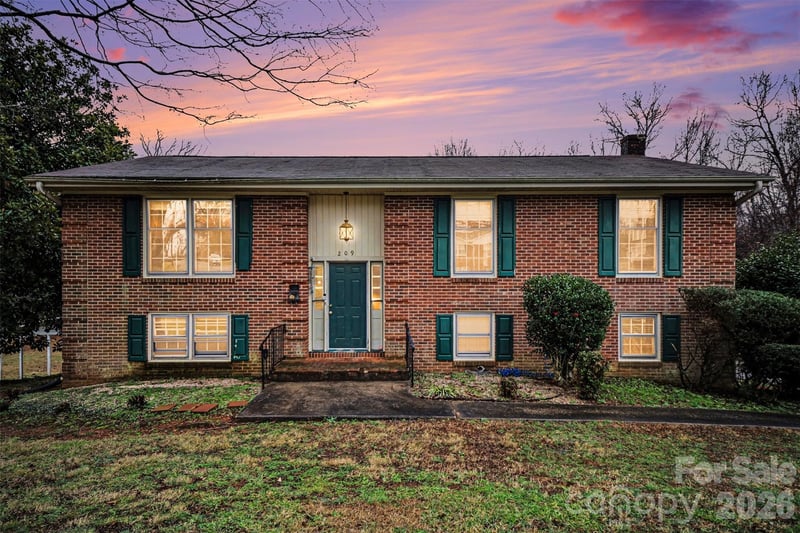 209 Windover, Forest City, NC - 4 beds, 3 baths, 2,686 sqft - $319,000