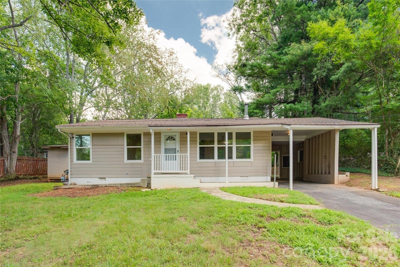 49 First Street, Asheville, NC - 2 beds, 1 bath, 876 sqft - $335,000