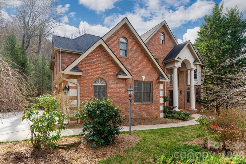 39 Windover Drive, Asheville, NC - 4 beds, 5.5 baths, 5,484 sqft - $1,495,000