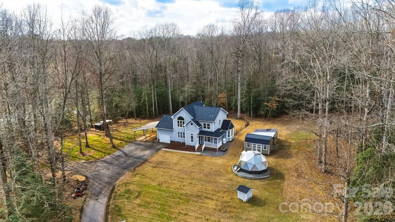 325 Holly Ridge, Dallas, NC - 3 beds, 4 baths, 1,883 sqft - $550,000