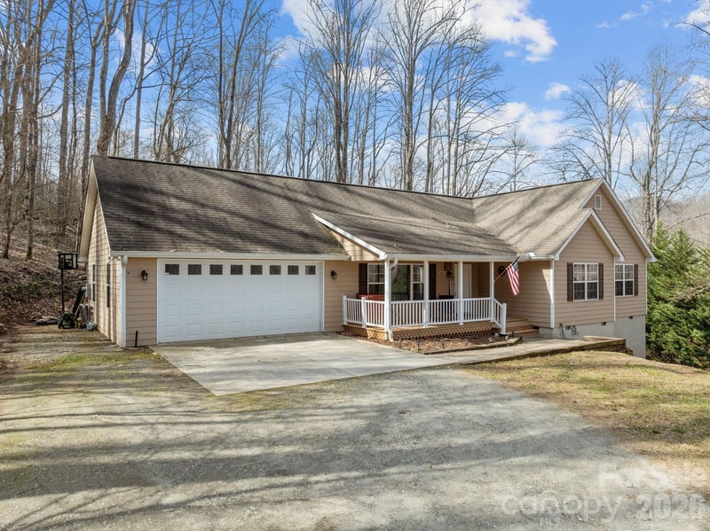 400 Honey Locust Trail, Whittier, NC - 3 beds, 2 baths, 1,862 sqft - $450,000