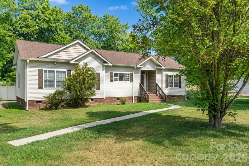 3951 Springs Road, Conover, NC - 3 beds, 2 baths, 1,640 sqft - $265,000