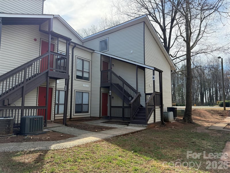 4617 Sharon Chase Drive H, Charlotte, NC - 2 beds, 2 baths, 908 sqft - $1,050