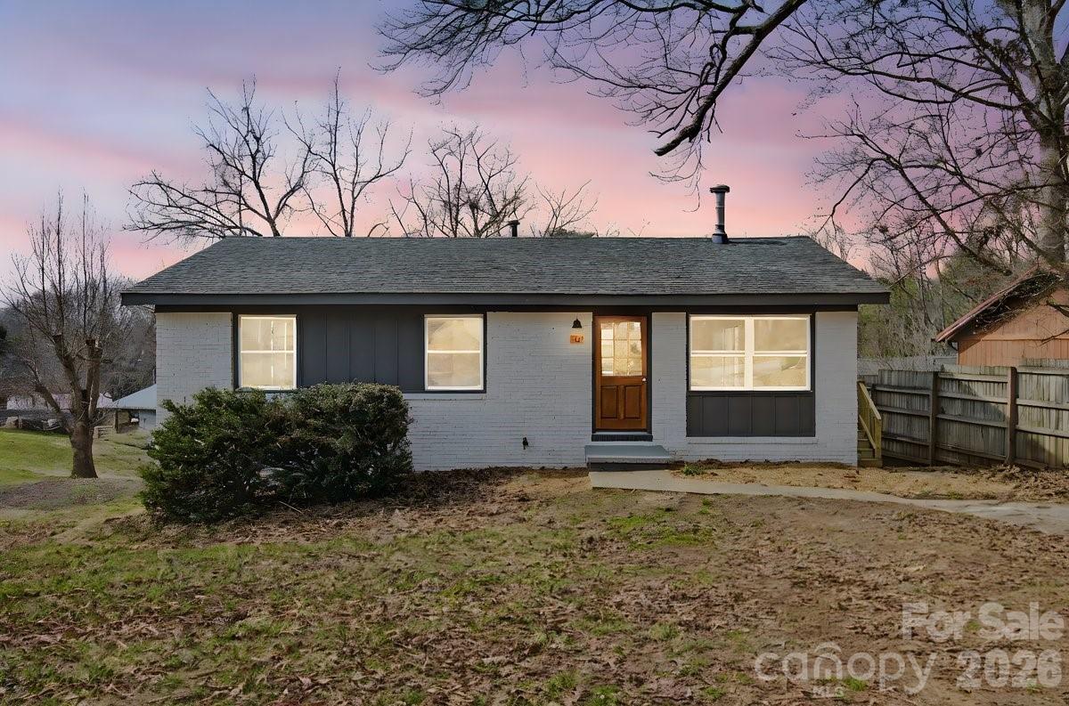 40 Evelake Drive, Asheville, NC. property listing photo