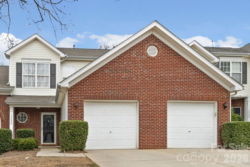 12429 Stratfield Place, Pineville, NC - 2 beds, 3 baths, 1,397 sqft - $315,000