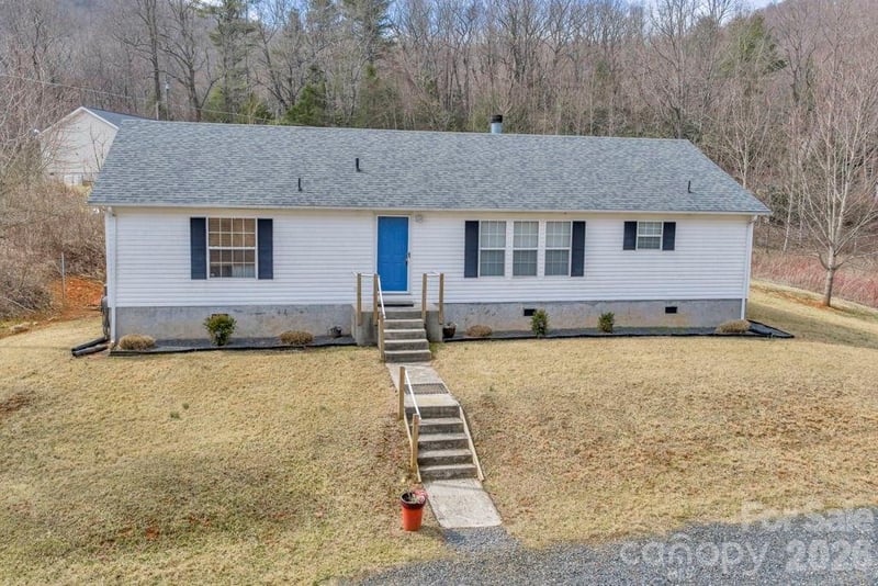 401 Lynn Gap Road, Spruce Pine, NC - 3 beds, 2 baths, 1,568 sqft - $325,000