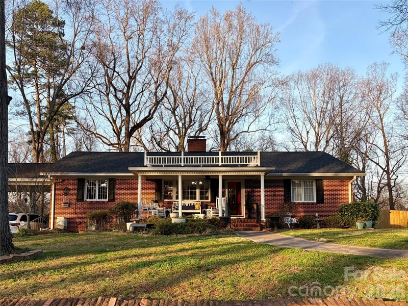 920 Paramount, Gastonia, NC - 3 beds, 3 baths, 2,870 sqft - $399,999