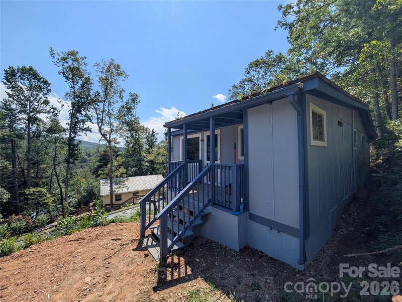 260 Oak Ridge Road, Hendersonville, NC - 2 beds, 1 bath, 603 sqft - $179,600