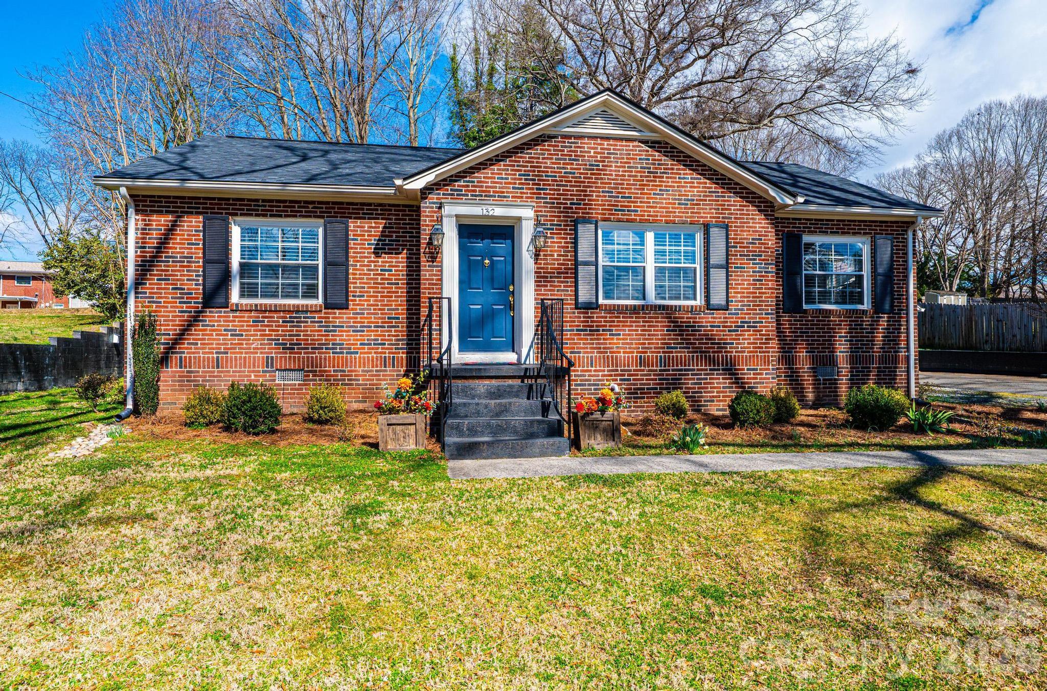 132 15th Avenue NW, Hickory, NC. property listing photo