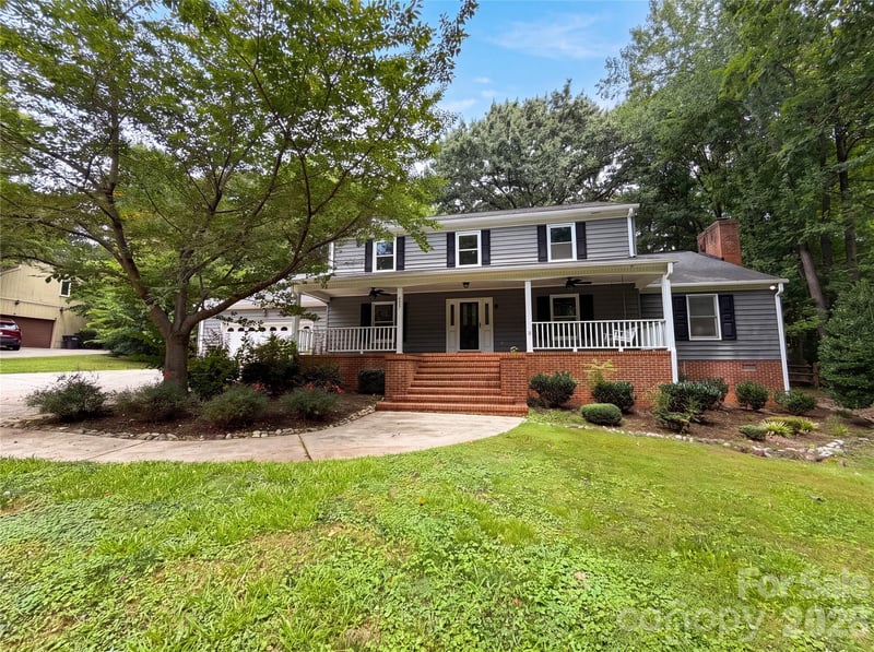 3029 Southampton Circle, Gastonia, NC - 4 beds, 3.5 baths, 3,416 sqft - $528,000