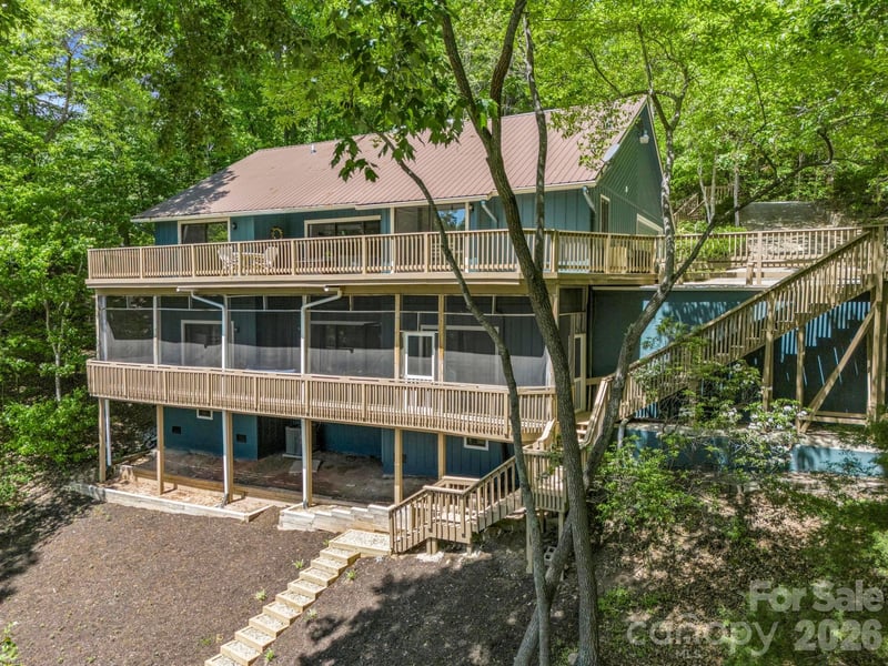 255 Gateway Drive Apt 5, Lake Lure, NC - 3 beds, 3.5 baths, 2,688 sqft - $749,000