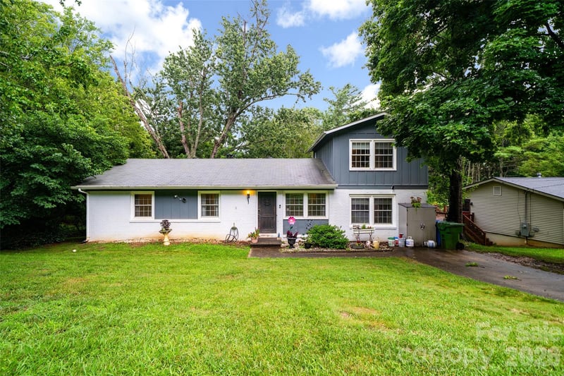 6 Hillview Circle, Asheville, NC - 4 beds, 2 baths, 1,675 sqft - $450,000
