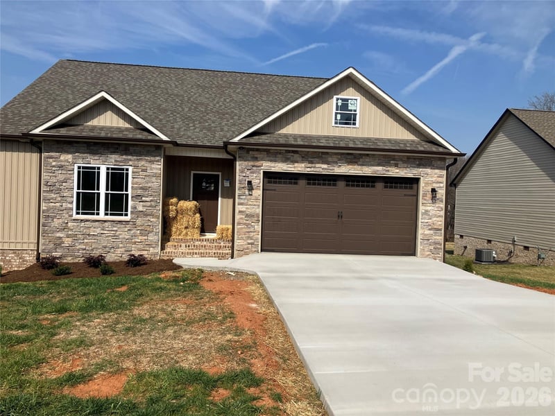 4952 Southview Drive, Hickory, NC - 3 beds, 2.5 baths, 1,660 sqft - $466,000