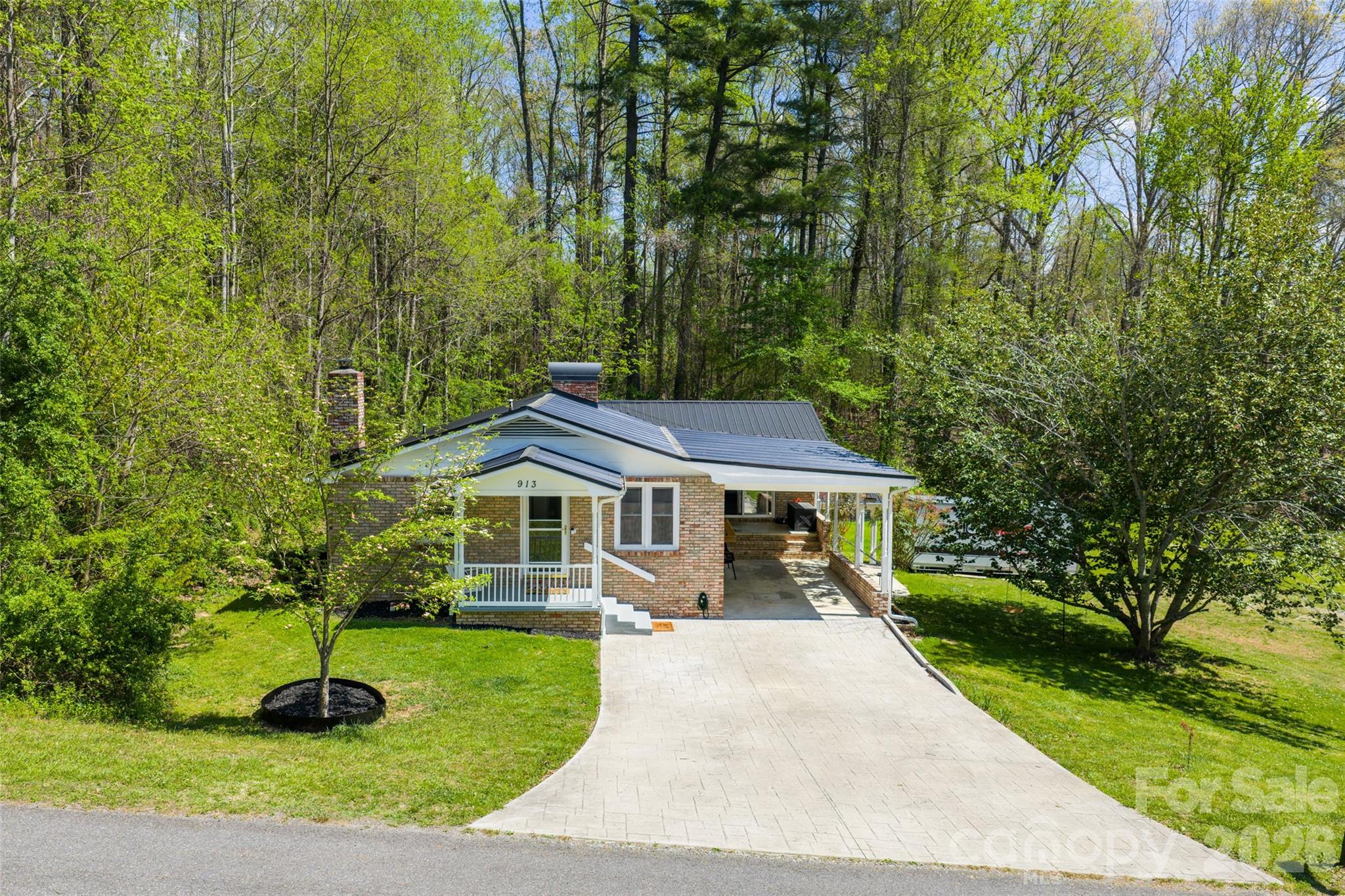 913 Dorothy, Hendersonville, NC — property listing photo 1