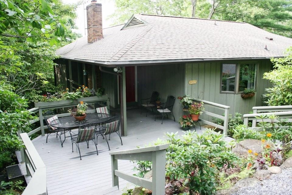 31 Rhododendron Road, Black Mountain, NC — property listing photo