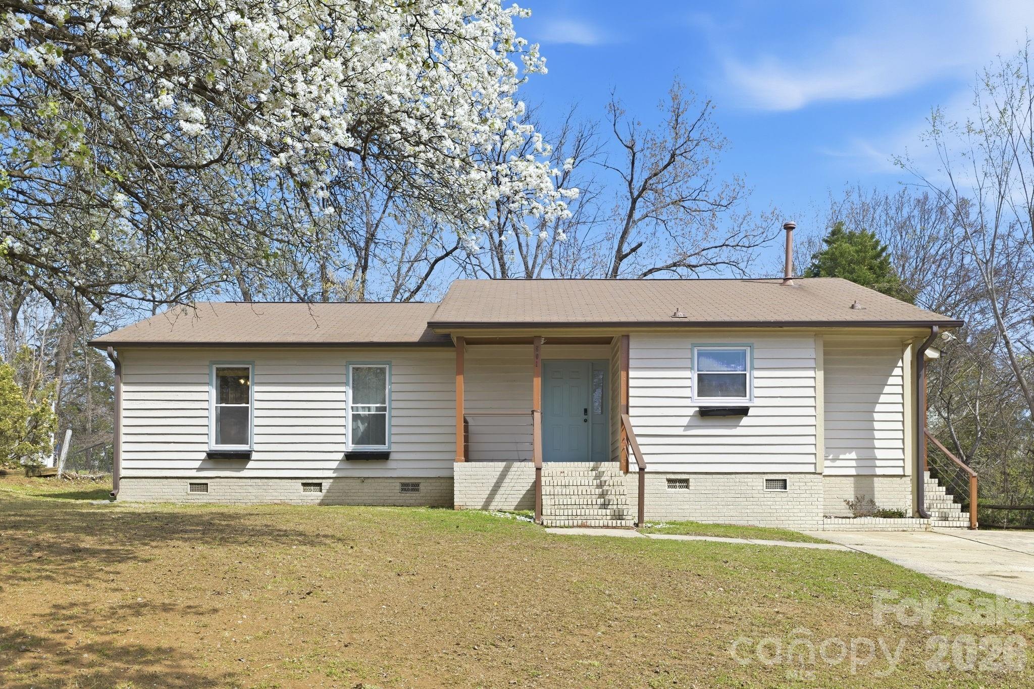 501 Vista Grande, Charlotte, NC. property listing photo