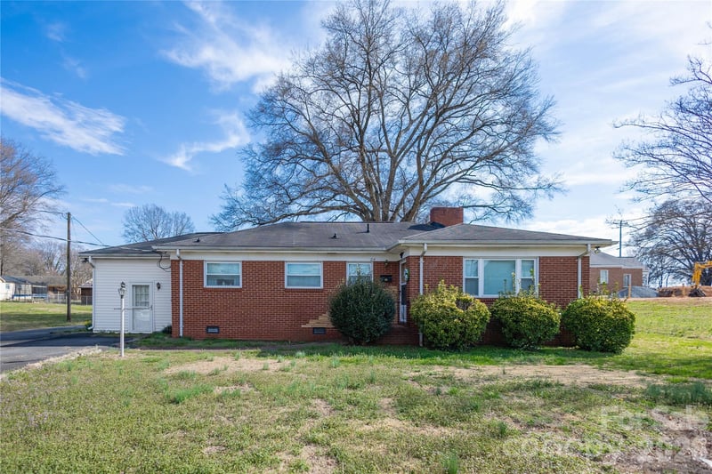 214 N North Dakota Street, Charlotte, NC - 3 beds, 1.5 baths, 1,444 sqft - $200,000