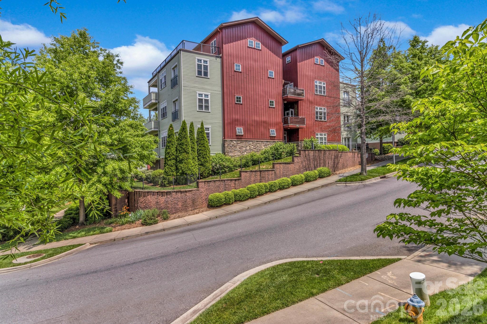400 Skyloft Drive Apt 102, Asheville, NC — property listing photo