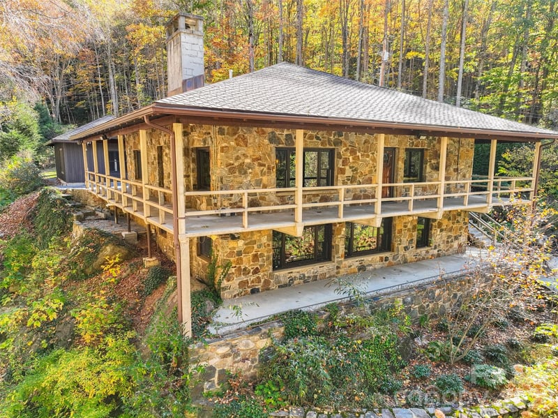 191 N Fork Road, Burnsville, NC - 5 beds, 4.5 baths, 2,738 sqft - $1,250,000