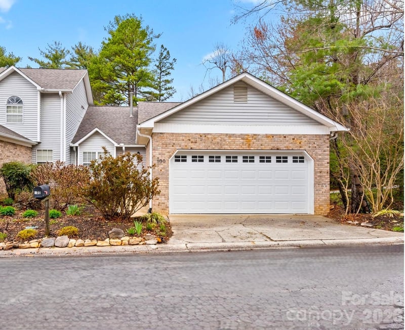 100 Thistle Knoll Court, Asheville, NC - 4 beds, 3 baths, 2,638 sqft - $569,000