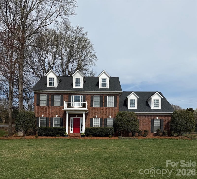 2716 Charleston Court, Claremont, NC - 4 beds, 2.5 baths, 2,880 sqft - $599,900