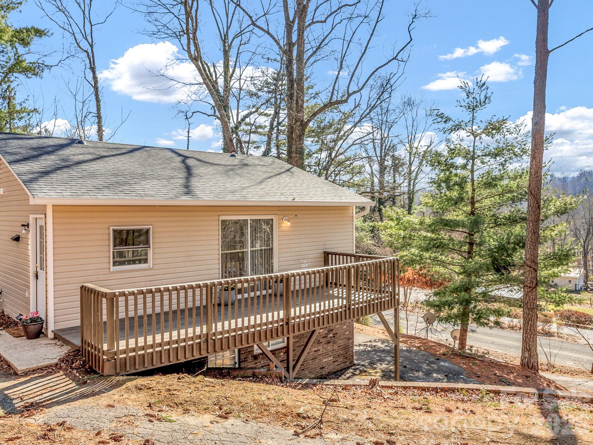 114 Elden Street, Hendersonville, NC. property listing photo