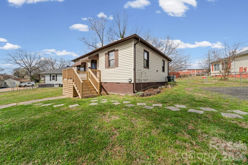 1866 Hilltop, Gastonia, NC - 2 beds, 1 bath, 949 sqft - $189,500