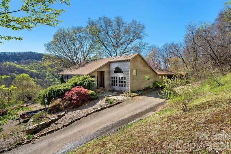 311 Pisgah Mine Road, Burnsville, NC - 4 beds, 3.5 baths, 3,155 sqft - $739,999
