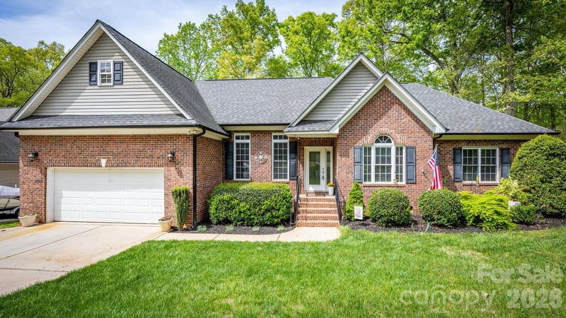 7867 Golf Course Drive N, Denver, NC - 4 beds, 2.5 baths, 2,275 sqft - $584,900