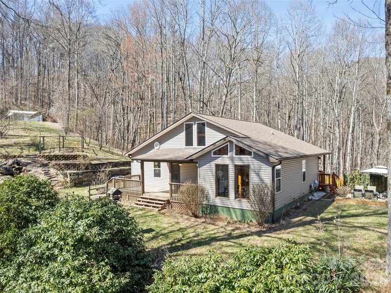 401 Tipstill Cove, Waynesville, NC - 3 beds, 2 baths, 1,611 sqft - $560,000