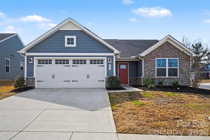 621 Grandiflora, Lancaster, SC - 3 beds, 2 baths, 1,362 sqft - $305,000