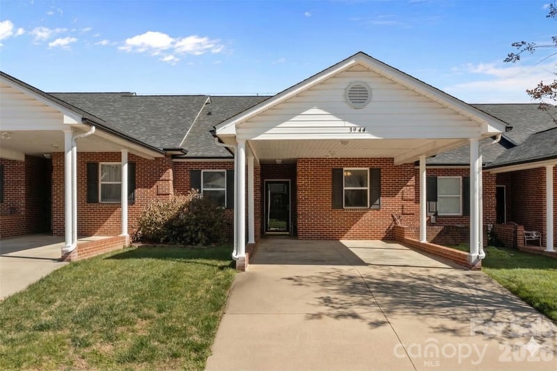 3944 Jasmine Lane, Denver, NC - 3 beds, 2 baths, 1,116 sqft - $247,500