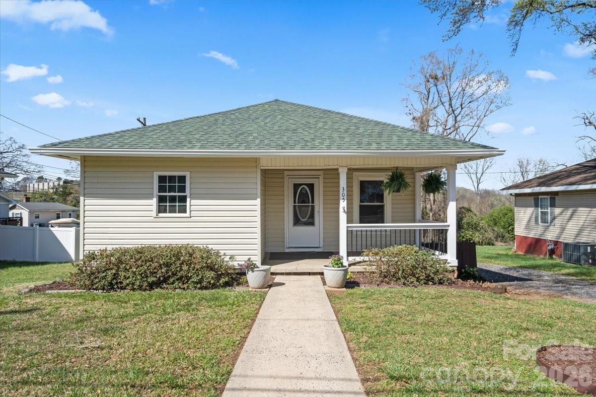305 Linestowe Drive, Belmont, NC. property listing photo