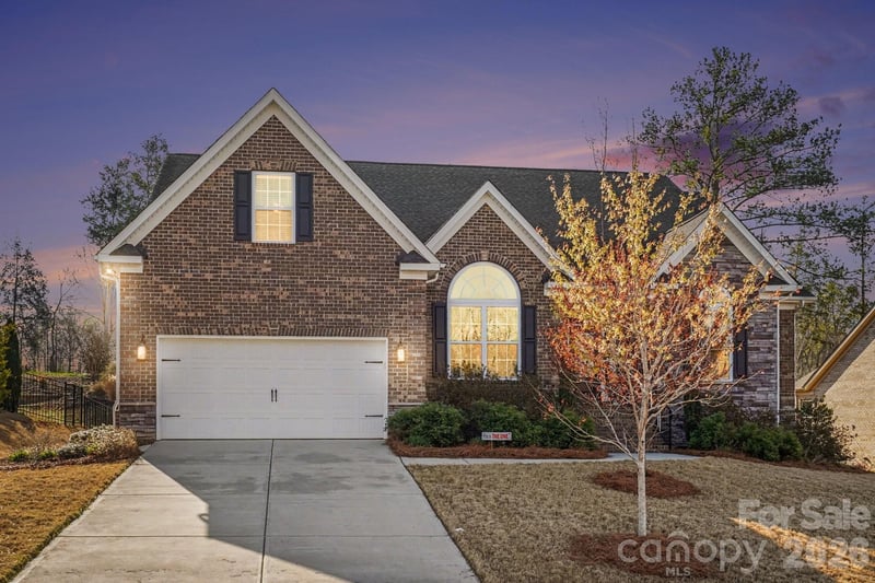 10885 Greenvale Drive, Harrisburg, NC - 4 beds, 3.5 baths, 3,144 sqft - $689,900