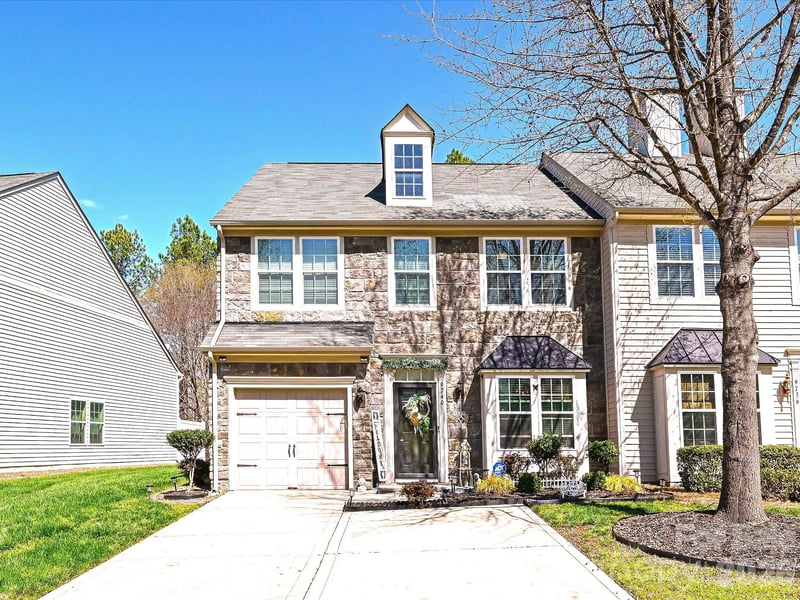 9740 Springholm Drive, Charlotte, NC - 3 beds, 2.5 baths, 1,970 sqft - $375,000