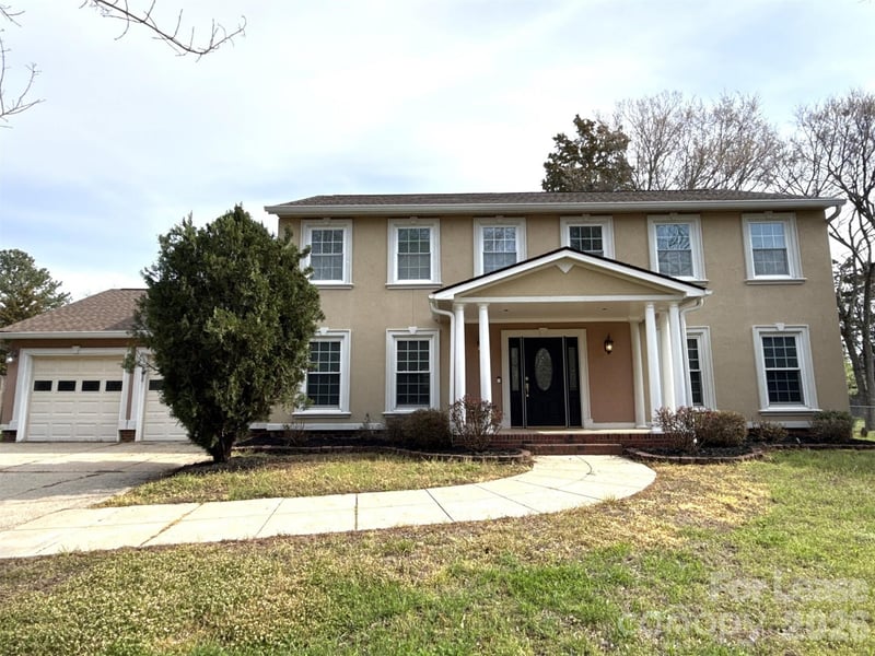 7318 Connan Lane, Charlotte, NC - 4 beds, 2.5 baths, 2,352 sqft - $3,250