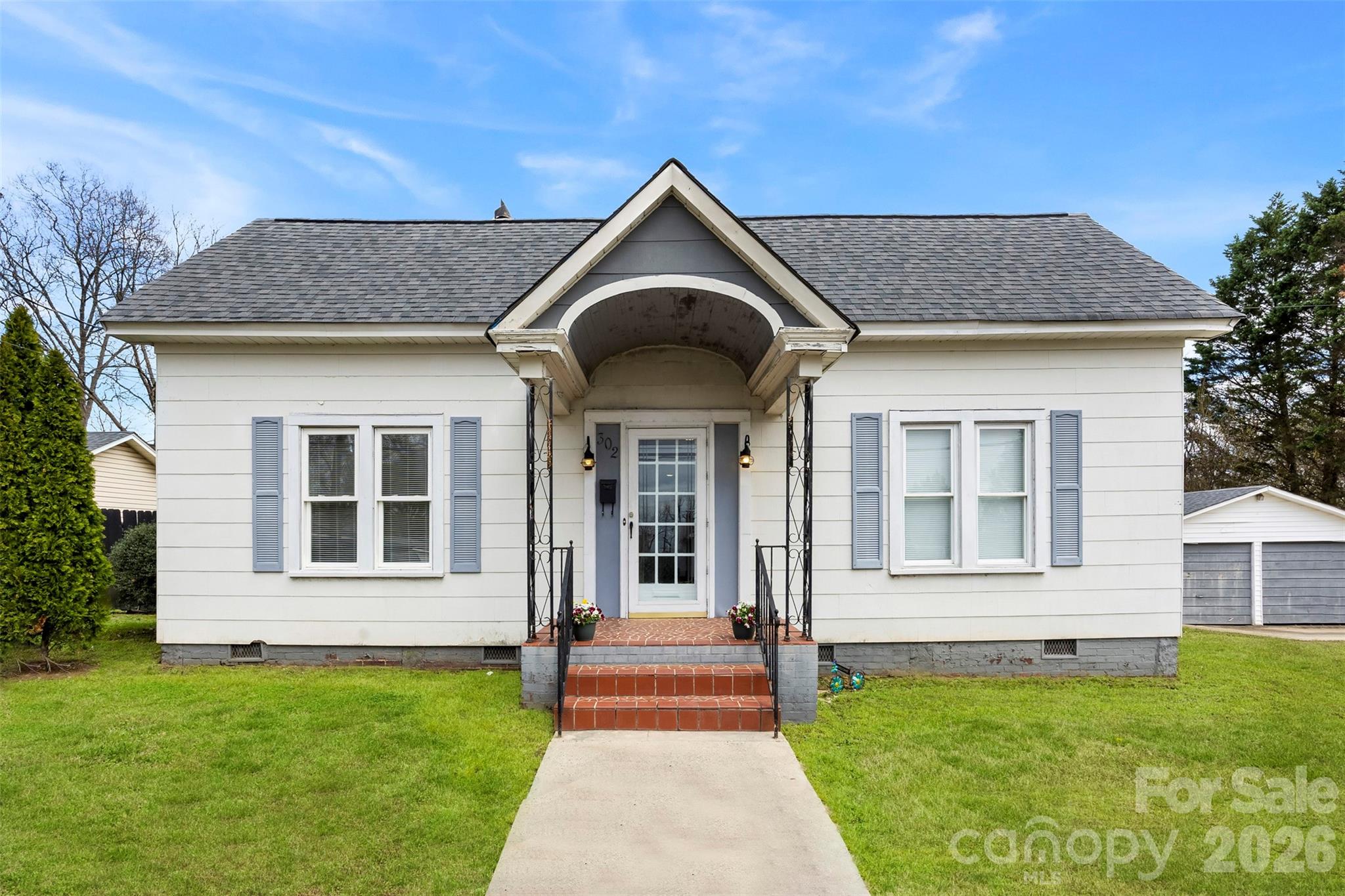 302 S Maple Street, Dallas, NC — property listing photo