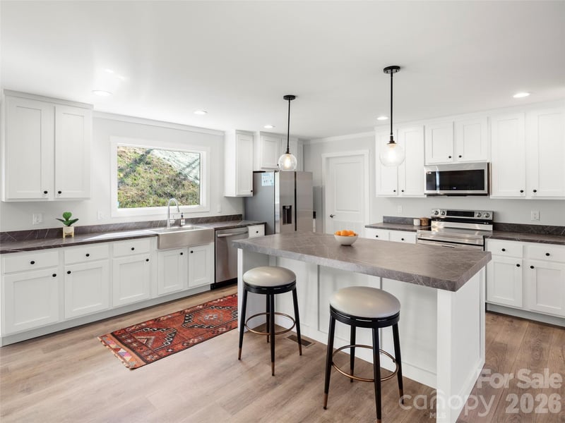 502 & 512 Hutch Mountain Road, Fletcher, NC - 6 beds, 4 baths, 2,160 sqft - $810,000