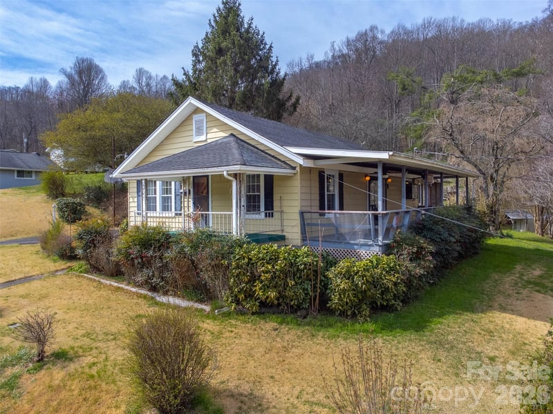 318 Sunrise Park, Sylva, NC - 3 beds, 2 baths, 1,402 sqft - $325,000