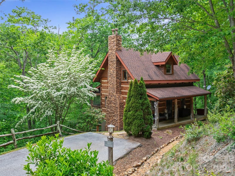 181 Grinnin Sun Road, Burnsville, NC - 2 beds, 2.5 baths, 1,419 sqft - $499,000