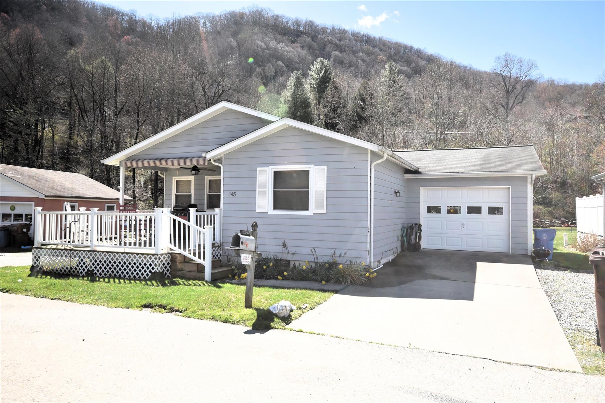148 Market Street, Maggie Valley, NC. property listing photo