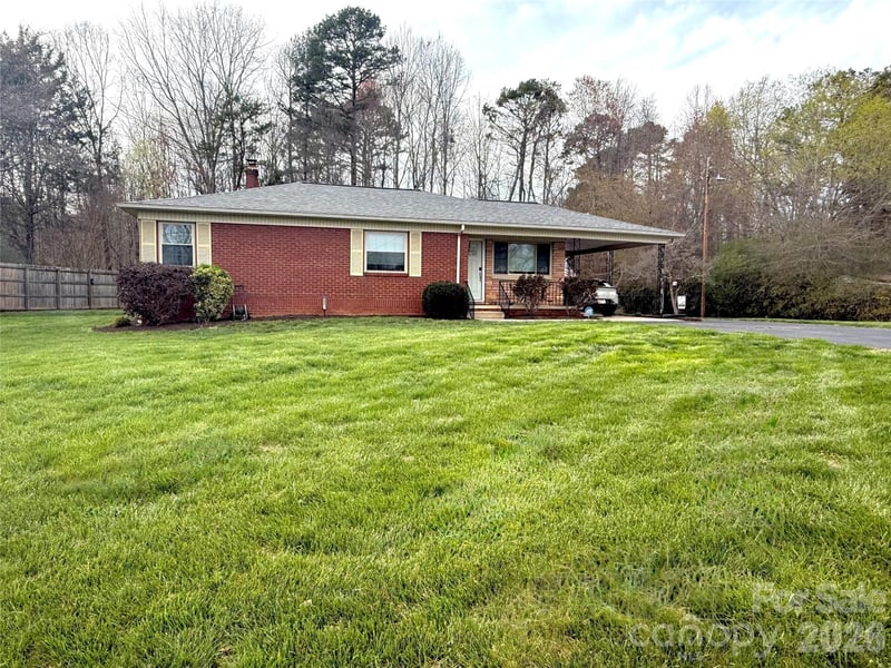 2841 20th Street NE, Hickory, NC - 3 beds, 1 bath, 1,427 sqft - $294,900
