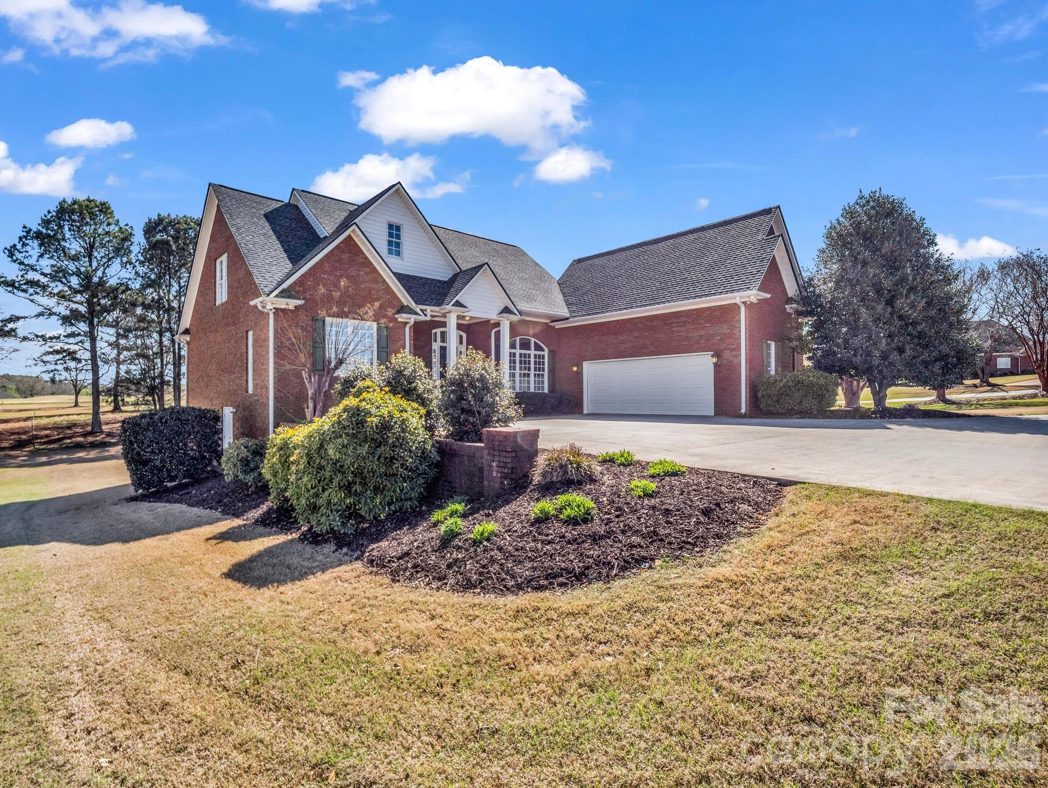 139 N Woodfin Ridge Drive, Inman, SC. property listing photo