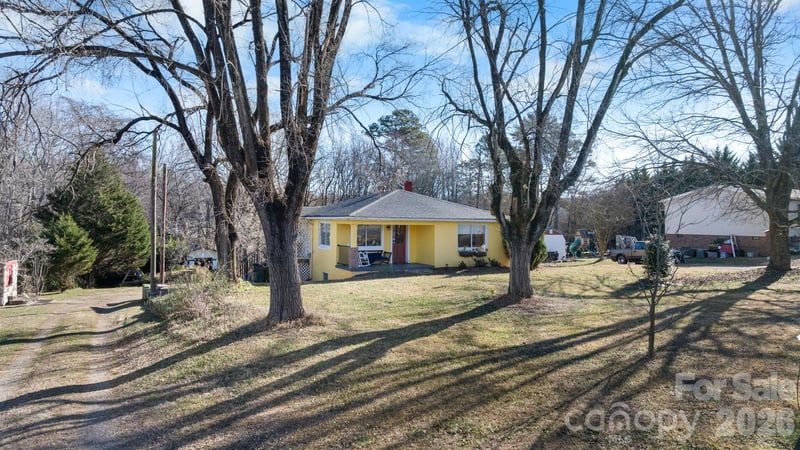3358 Falling Creek Road, Hickory, NC - 2 beds, 2 baths, 730 sqft - $199,000