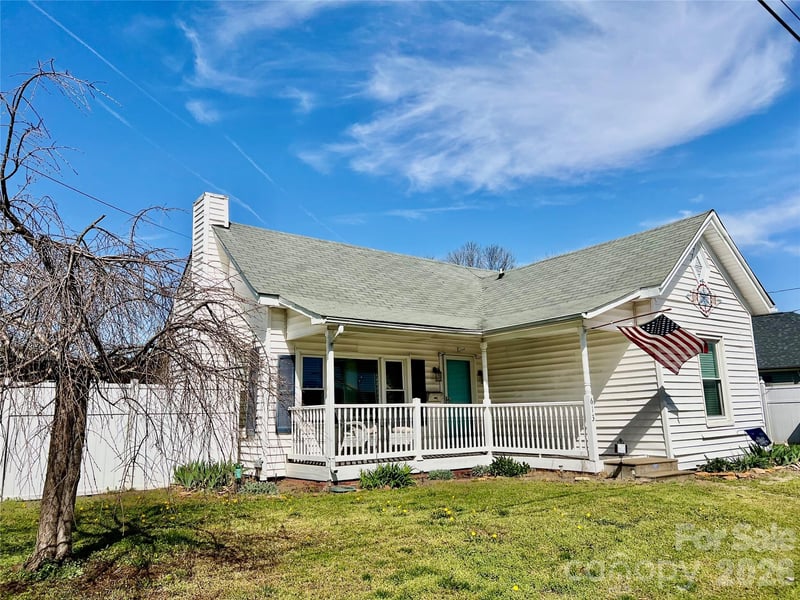 613 Salisbury Street, China Grove, NC - 2 beds, 1.5 baths, 1,408 sqft - $259,000