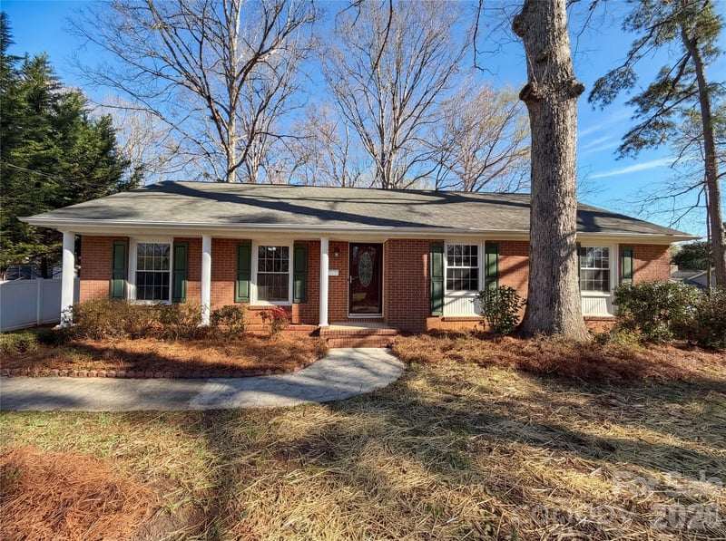 1512 Buckingham, Gastonia, NC - 4 beds, 3 baths, 2,220 sqft - $335,000