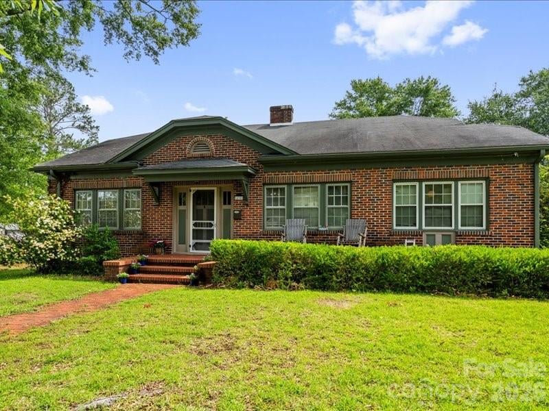 430 3rd, Cheraw, SC - 3 beds, 2 baths, 2,337 sqft - $274,000