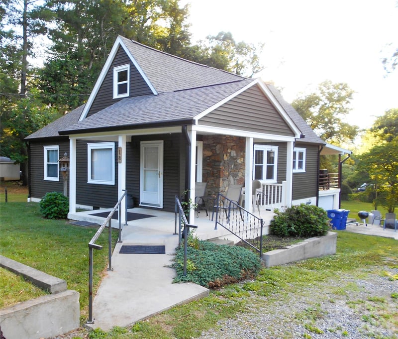 18 Herron Street, Black Mountain, NC - 2 beds, 2 baths, 1,184 sqft - $429,900